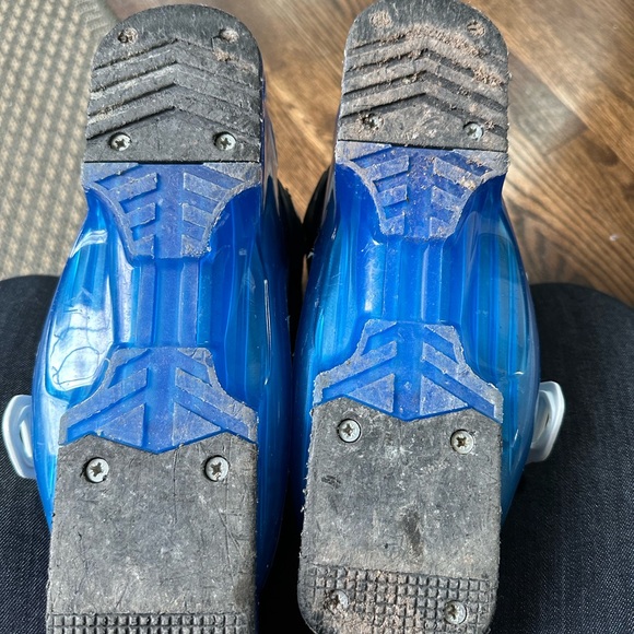 Blue Salomon T3 youth kids ski boots in very good used condition. 23.5/5.5 - Picture 6 of 6